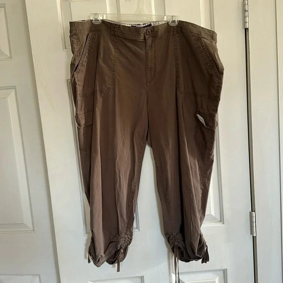 Gloria Vanderbilt Size 22W Brown Capri - Picture 1 of 4
